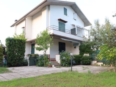 casa indipendente in vendita a Cervia in zona Pinarella