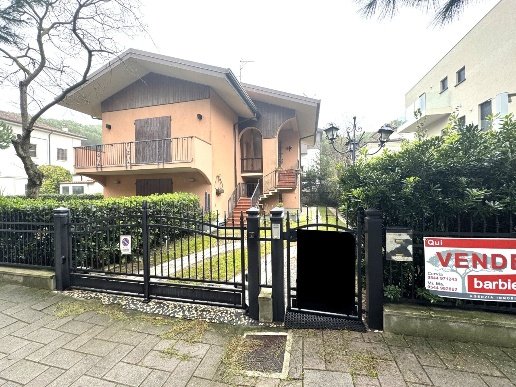 appartamento in vendita a Cervia in zona Milano Marittima