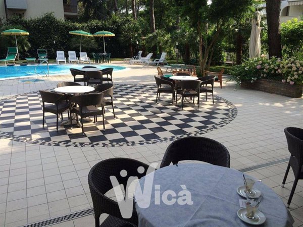 negozio in vendita a Cervia in zona Milano Marittima