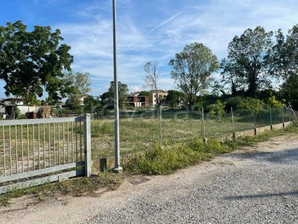 terreno edificabile in vendita a Cervia in zona Milano Marittima