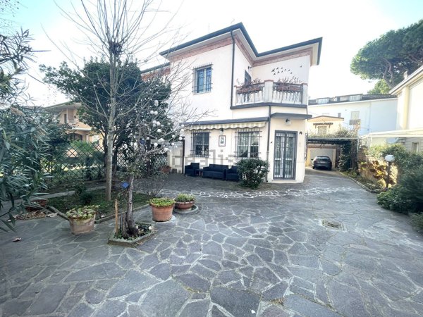 casa indipendente in vendita a Cervia