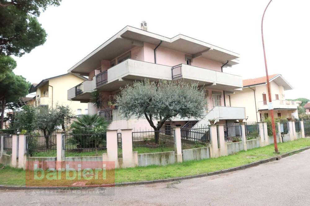 casa indipendente in vendita a Cervia in zona Pinarella