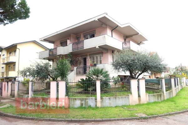 casa indipendente in vendita a Cervia in zona Pinarella