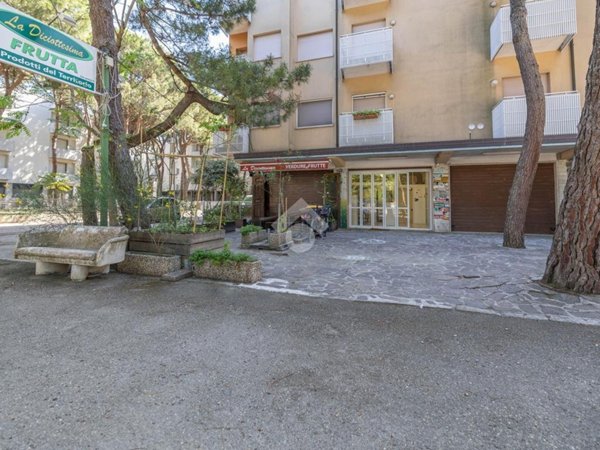 locale commerciale in vendita a Cervia in zona Milano Marittima