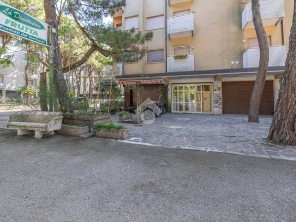 locale commerciale in vendita a Cervia in zona Milano Marittima