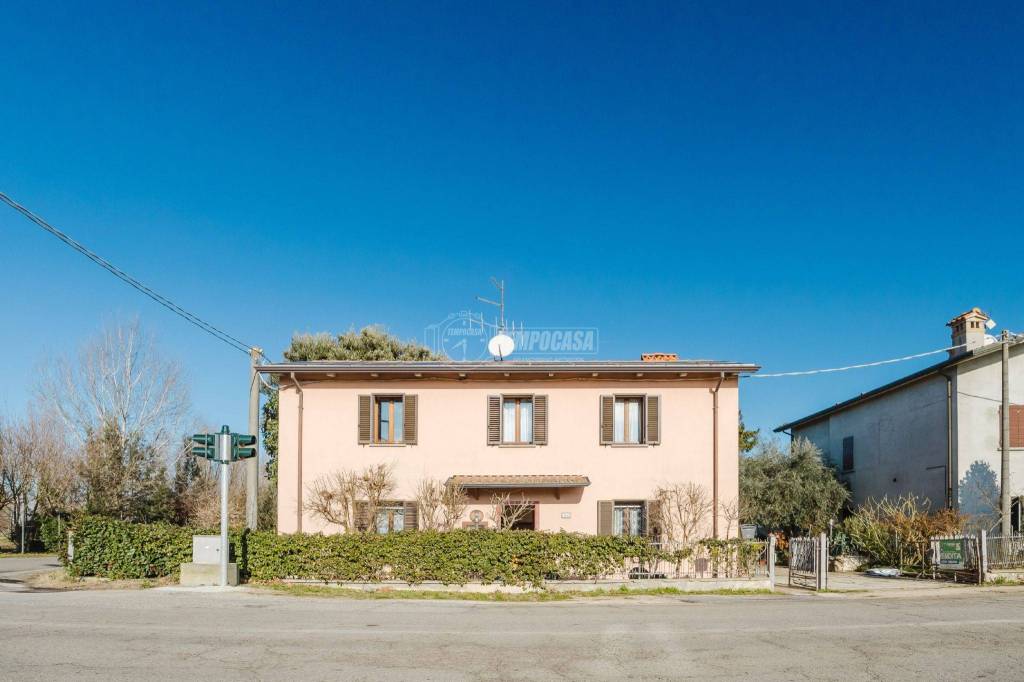 casa indipendente in vendita a Cervia in zona Pisignano