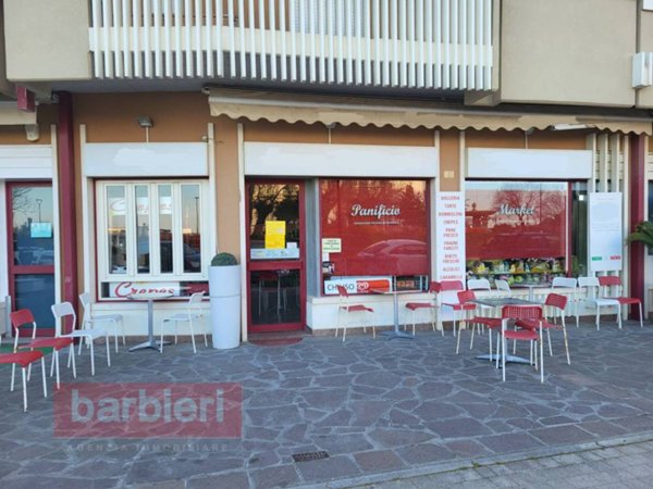 locale commerciale in vendita a Cervia