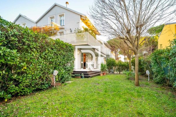appartamento in vendita a Cervia in zona Pinarella