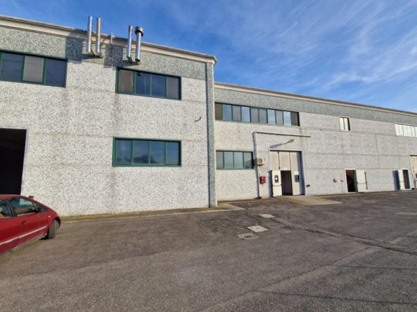 locale di sgombero in vendita a Cervia in zona Pisignano