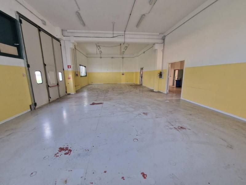locale di sgombero in vendita a Cervia in zona Pisignano