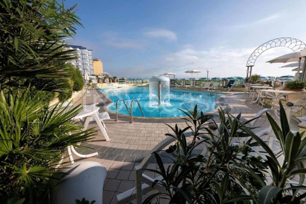 negozio in vendita a Cervia in zona Milano Marittima