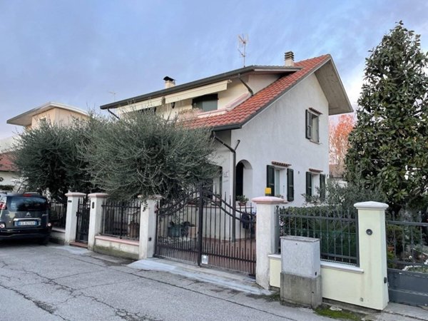 casa indipendente in vendita a Cervia