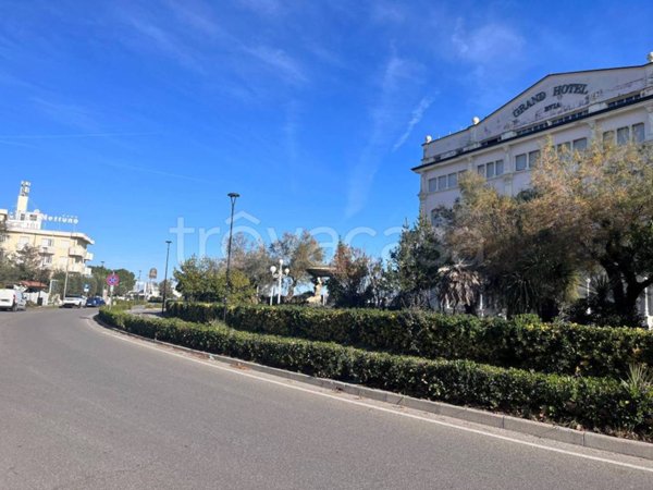 negozio in vendita a Cervia in zona Milano Marittima