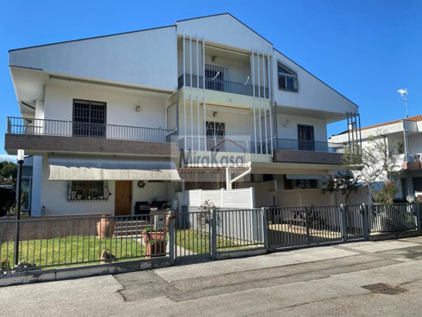 casa indipendente in vendita a Cervia