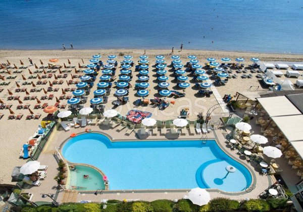 negozio in vendita a Cervia in zona Milano Marittima