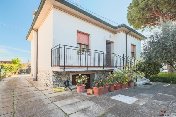 casa indipendente in vendita a Cervia in zona Pinarella