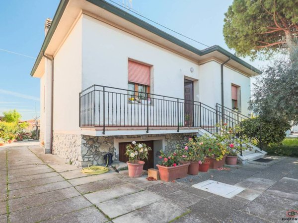 casa indipendente in vendita a Cervia in zona Pinarella