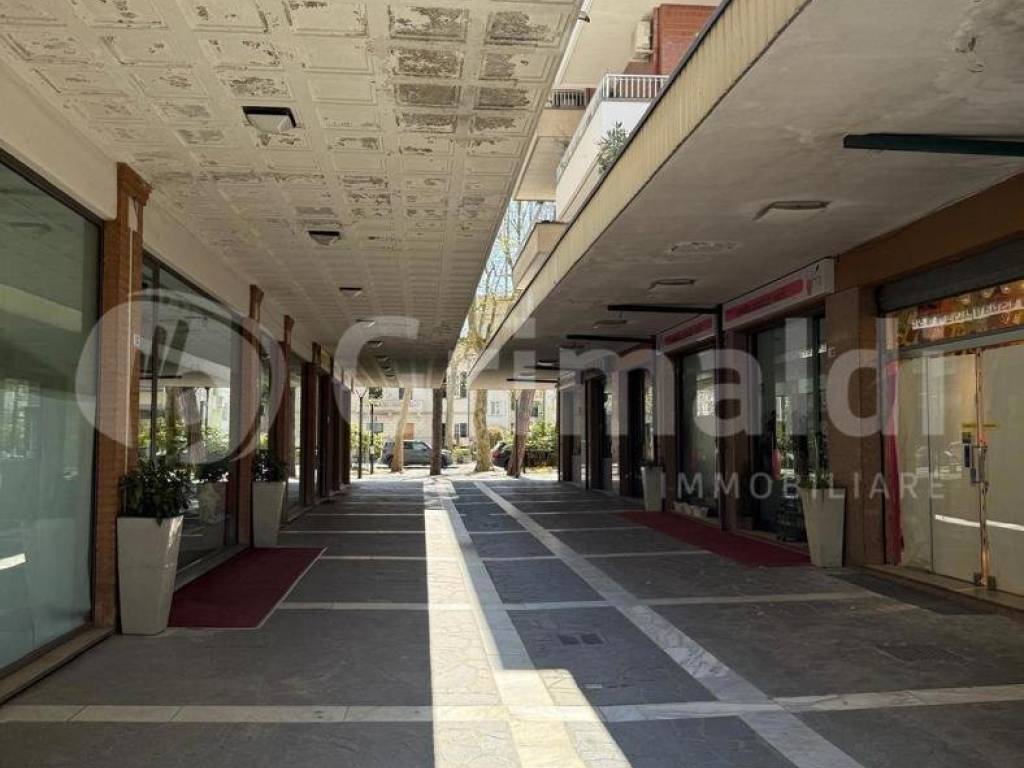 negozio in vendita a Cervia