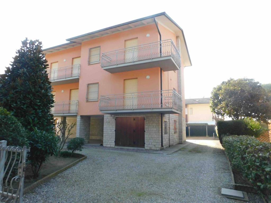 appartamento in vendita a Cervia in zona Pinarella