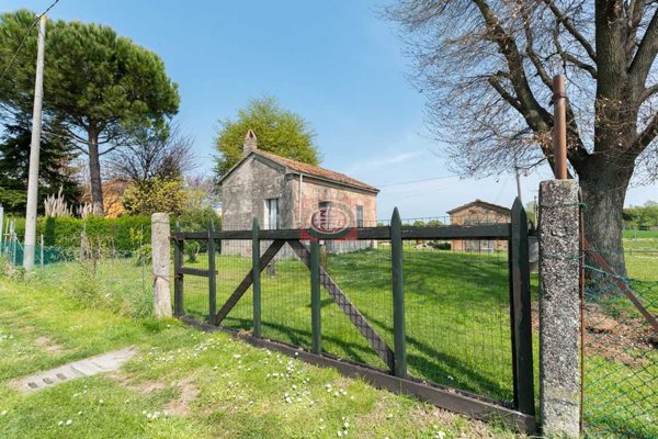 casa indipendente in vendita a Cervia in zona Pisignano