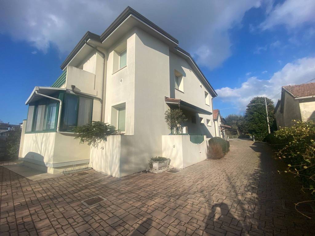intera palazzina in vendita a Cervia