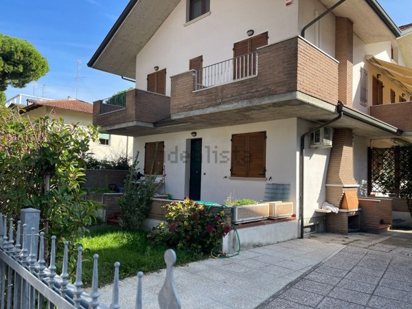 casa indipendente in vendita a Cervia