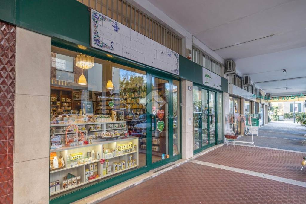 negozio in vendita a Cervia
