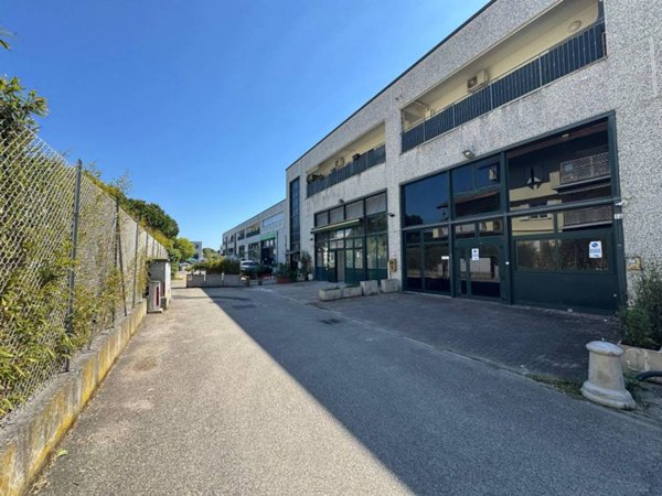 locale commerciale in vendita a Cervia
