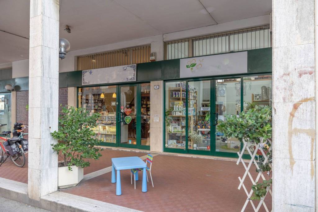 negozio in vendita a Cervia