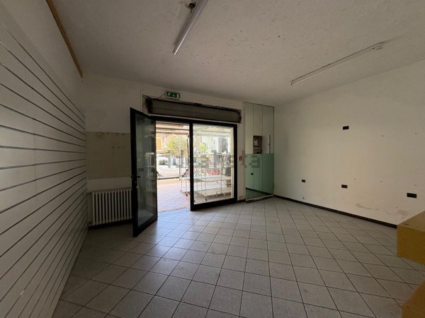 negozio in vendita a Cervia
