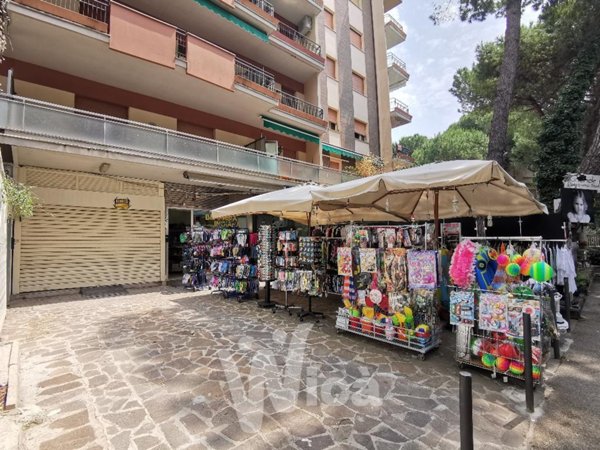 locale commerciale in vendita a Cervia in zona Milano Marittima