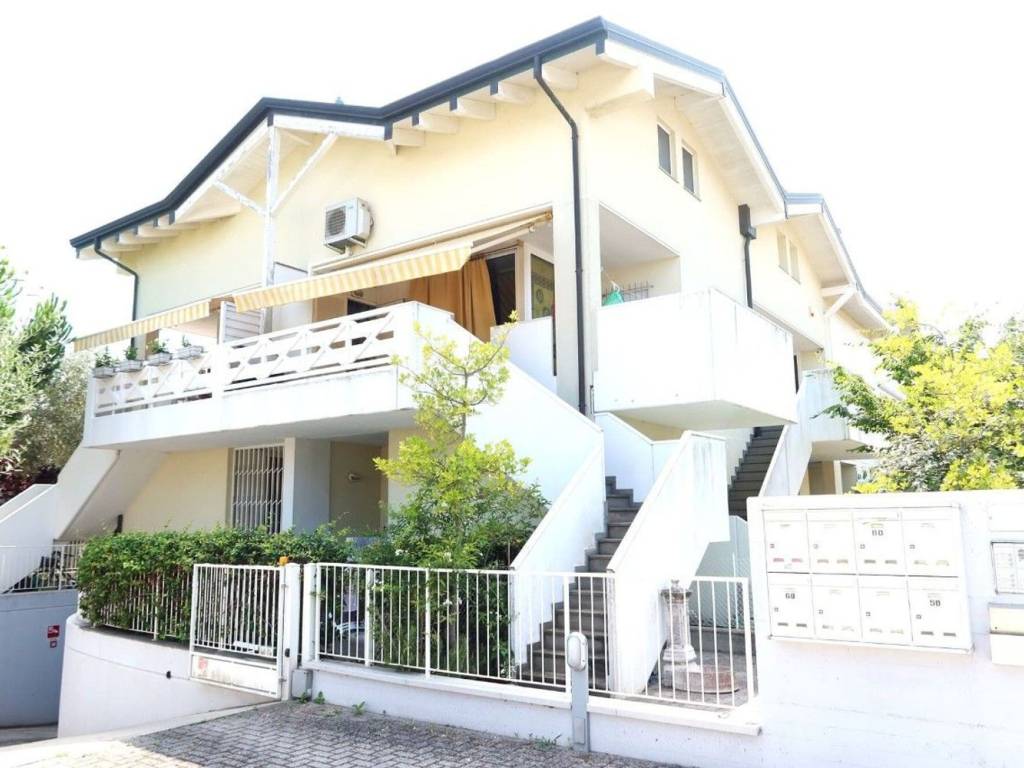 appartamento in vendita a Cervia in zona Pinarella
