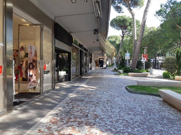 negozio in vendita a Cervia in zona Milano Marittima