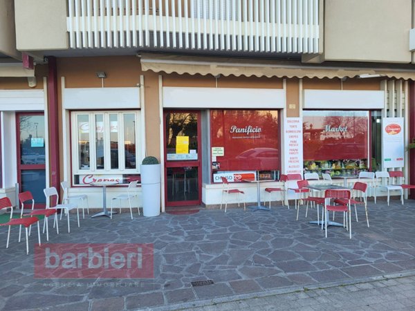 locale commerciale in vendita a Cervia