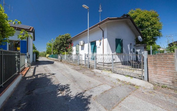 casa indipendente in vendita a Cervia