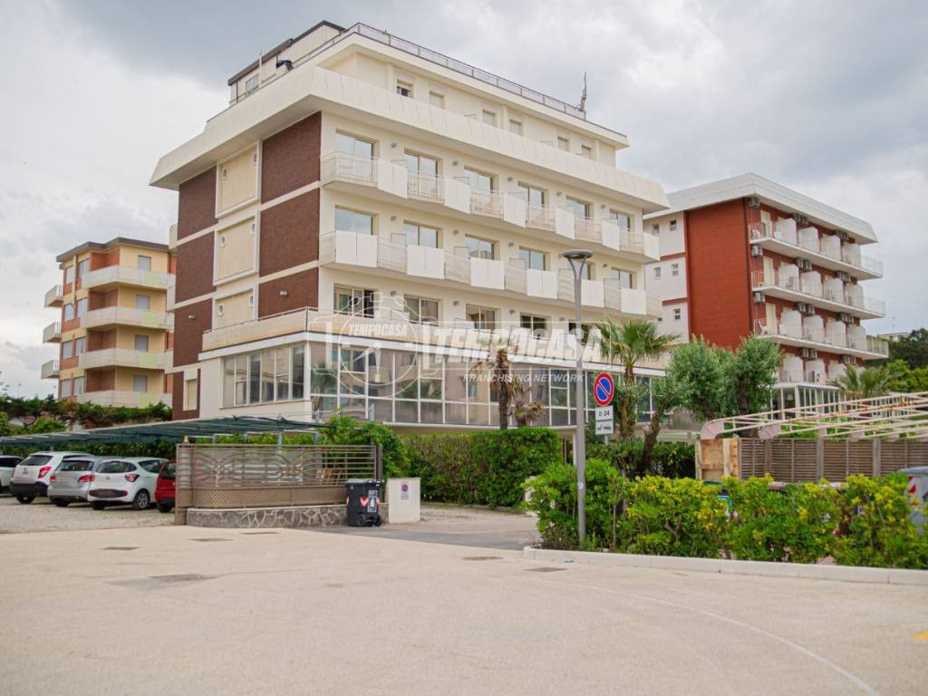 negozio in vendita a Cervia in zona Milano Marittima