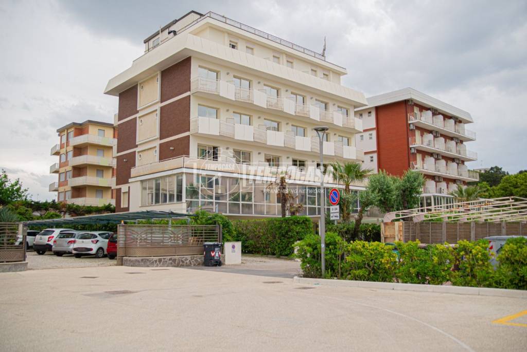 negozio in vendita a Cervia in zona Milano Marittima