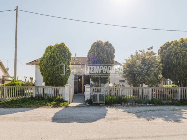 casa indipendente in vendita a Cervia in zona Montaletto