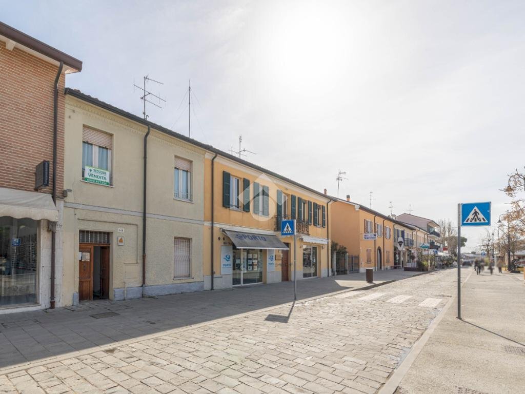 esavano in vendita a Cervia