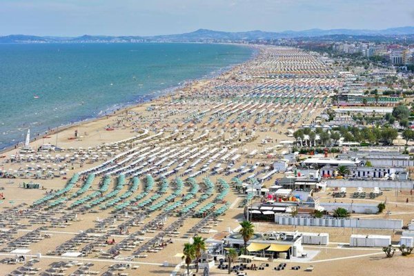 negozio in vendita a Cervia