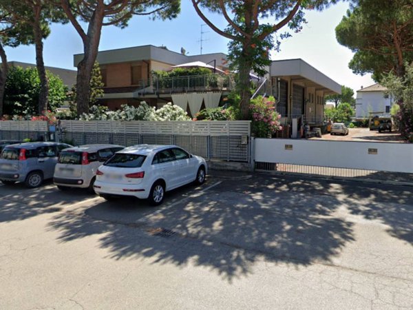 locale commerciale in vendita a Cervia