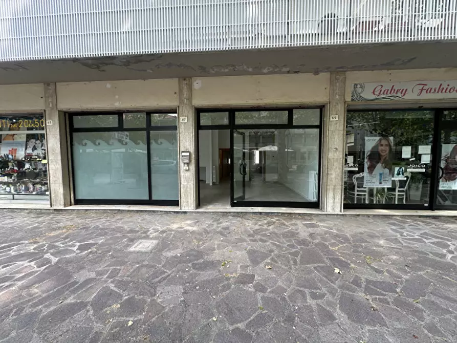 negozio in vendita a Cervia