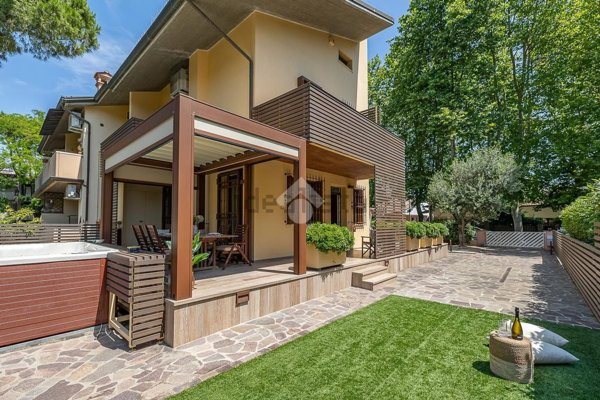 casa indipendente in vendita a Cervia