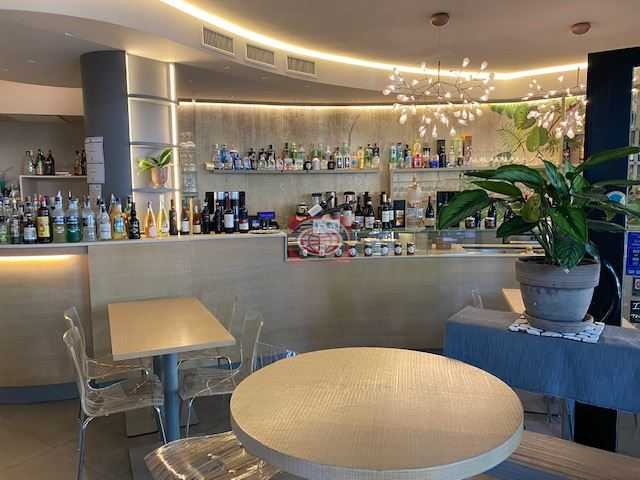 negozio in vendita a Cervia in zona Milano Marittima