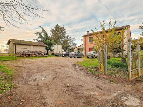 casa indipendente in vendita a Cervia in zona Cannuzzo