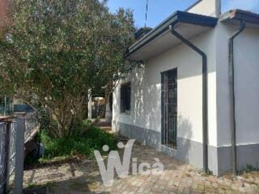 casa indipendente in vendita a Cervia