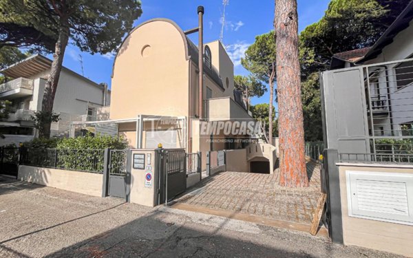 appartamento in vendita a Cervia in zona Milano Marittima