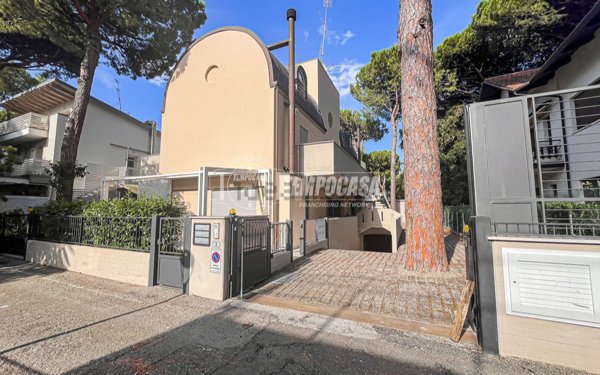 appartamento in vendita a Cervia in zona Milano Marittima