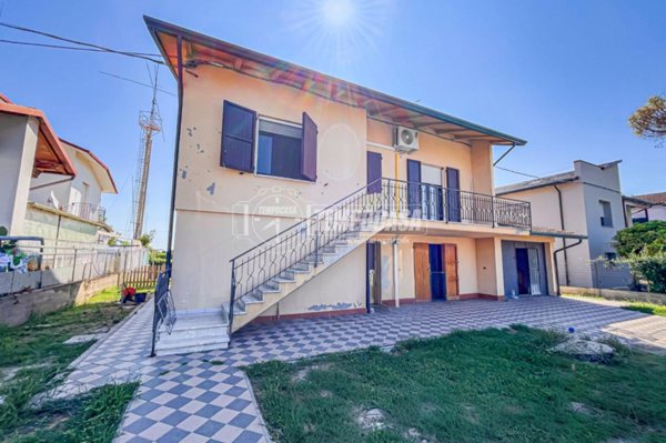 casa indipendente in vendita a Cervia in zona Cannuzzo