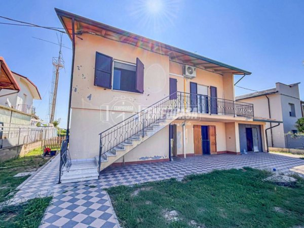 casa indipendente in vendita a Cervia in zona Montaletto